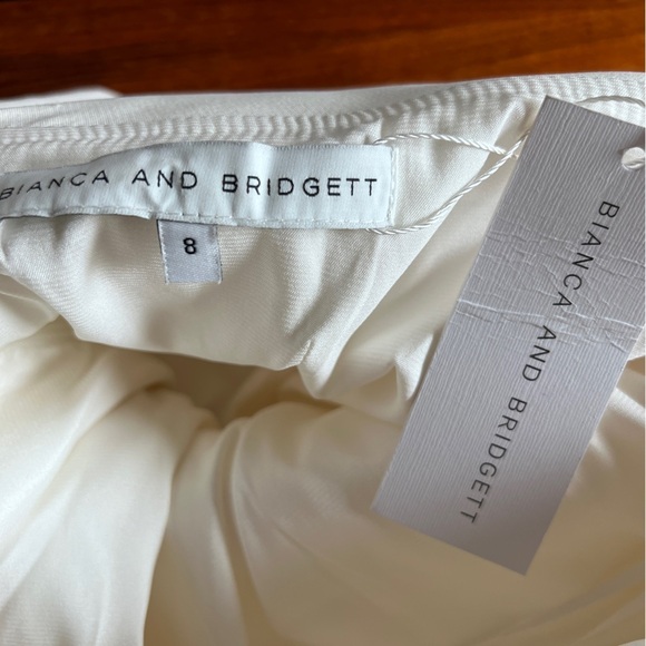 Bianca & Bridgett Camila Unique Ivory Mini Wedding dress size smalll - Picture 7 of 13